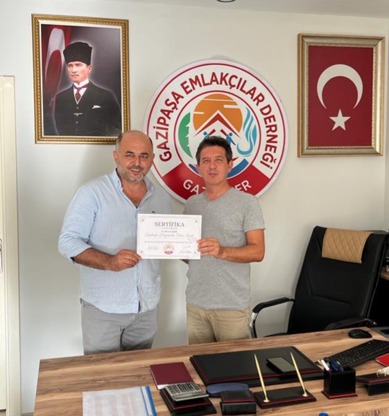 TOPALOĞLU İNŞAAT EMLAK SERTİFİKALARINI ALDILAR. HAYIRLI OLSUN.