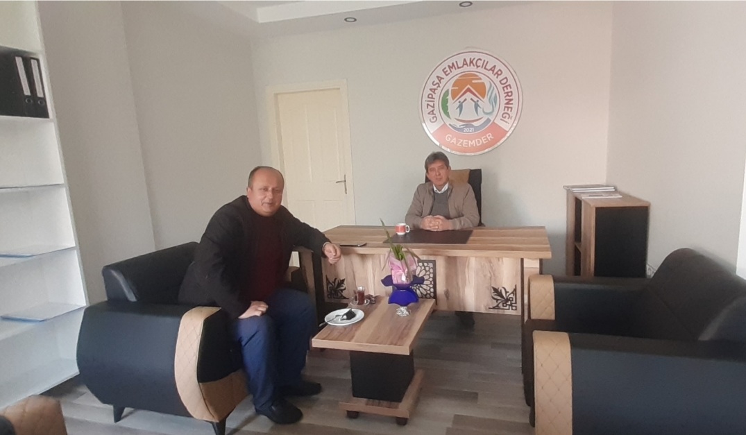 İlçemizin ilk emlak ofisi Bozkır emlagın sahibi Hasan Dündar bey'e ziyaretleri için  teşekkür ediyoruz 